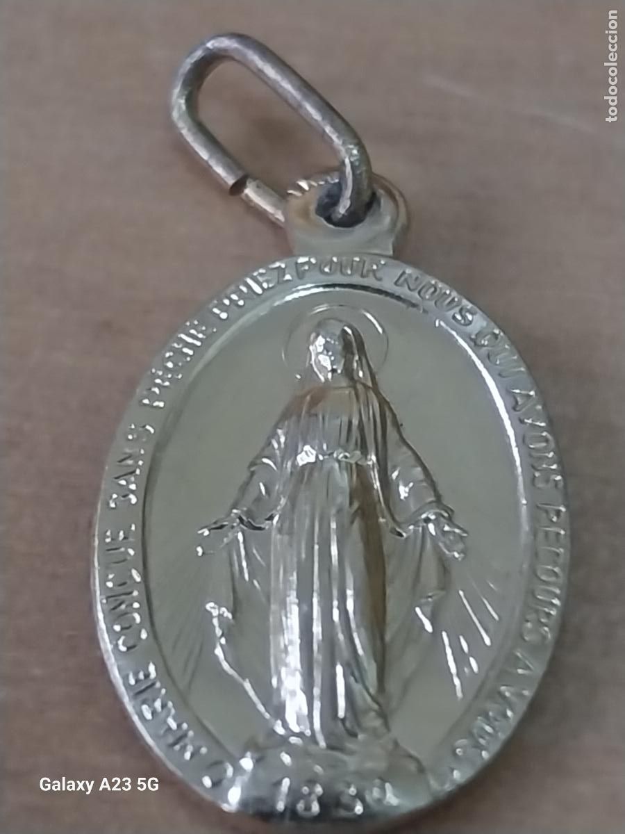 Antig&uuml;edades: VIRGEN NTRA SRA INMACULADA CONCEPCION MEDALLA LIGERA BA&Ntilde;O DORADO 2.13CMS ALTO VINTAGE