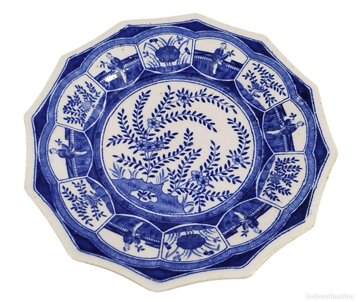 Antig&uuml;edades: PLATO ESTILO CHINOISERIE HOLANDESA CON MOTIVOS ORIENTALES EN AZUL Y BLANCO
