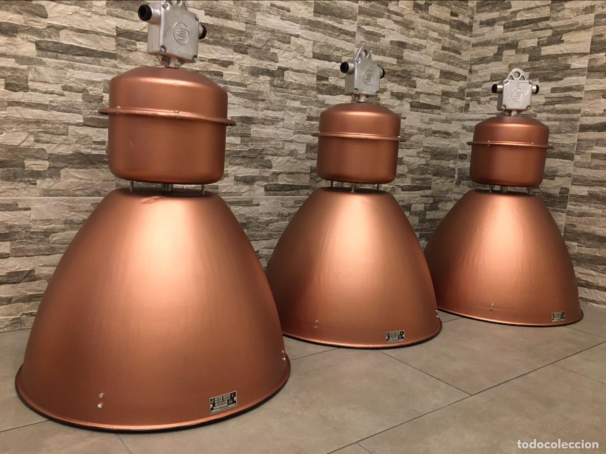 Antig&uuml;edades: 3 l&aacute;mparas industriales originales de los a&ntilde;os 50 &ndash; cobre con esmalte blanco