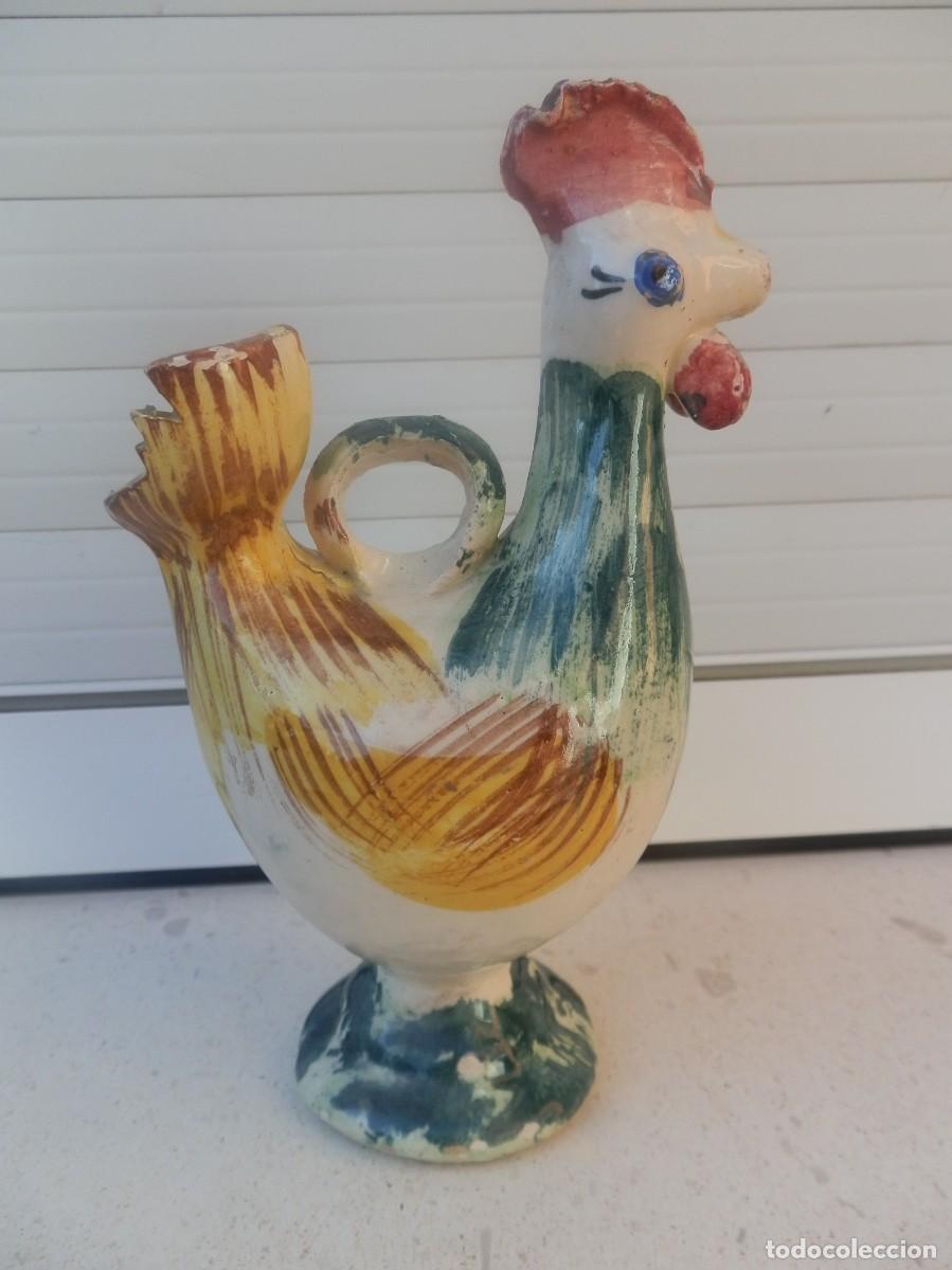 Antig&uuml;edades: Botijo antiguo en forma de gallo, cer&aacute;mica esmaltada pintada a mano, alfarer&iacute;a espa&ntilde;ola. Mide 17 cm.