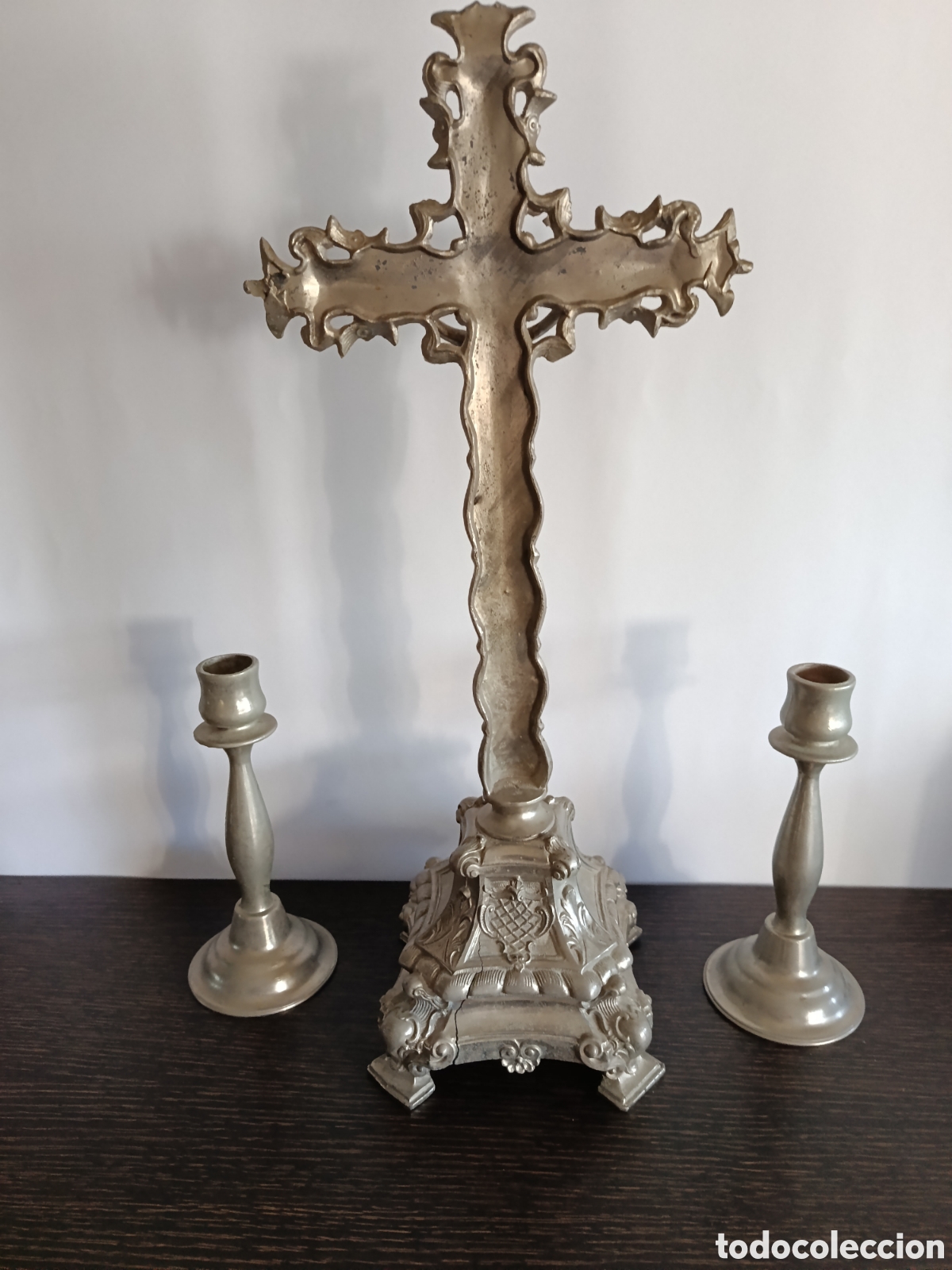 Antig&uuml;edades: Conjunto de altar de metal - Foto 3