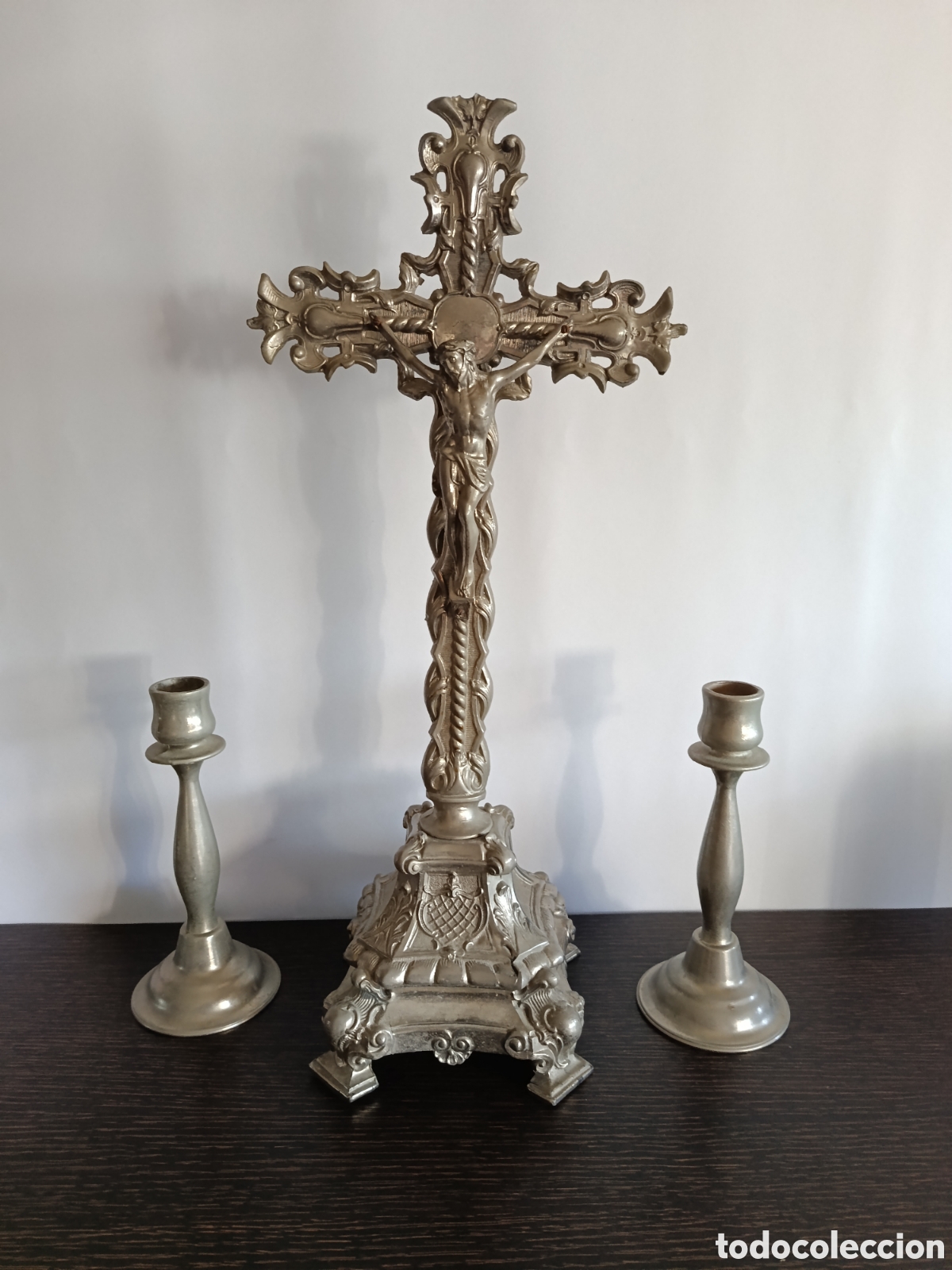 Antig&uuml;edades: Conjunto de altar de metal