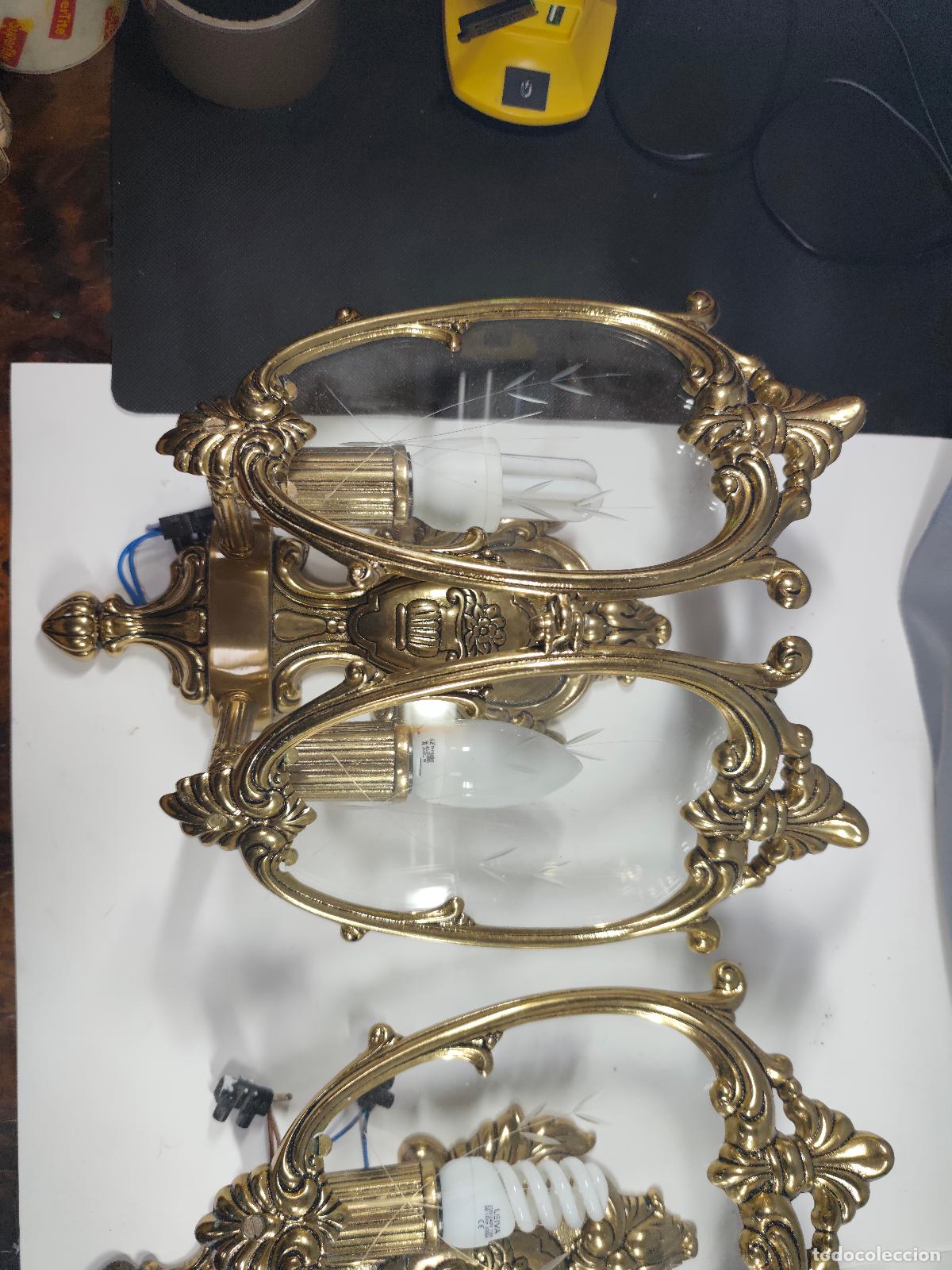 Antig&uuml;edades: pareja de apliques en bronce - Foto 3