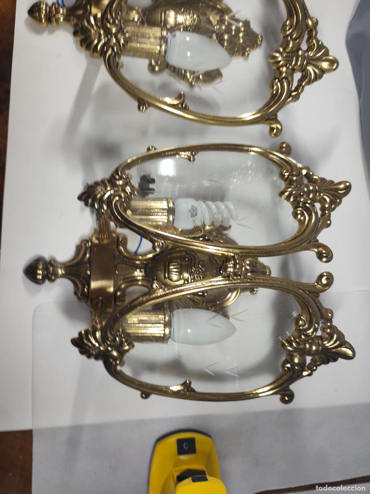 Antig&uuml;edades: pareja de apliques en bronce - Foto 5