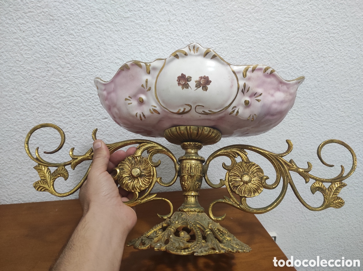 Antig&uuml;edades: Centro de mesa vintage de porcelana y bronce