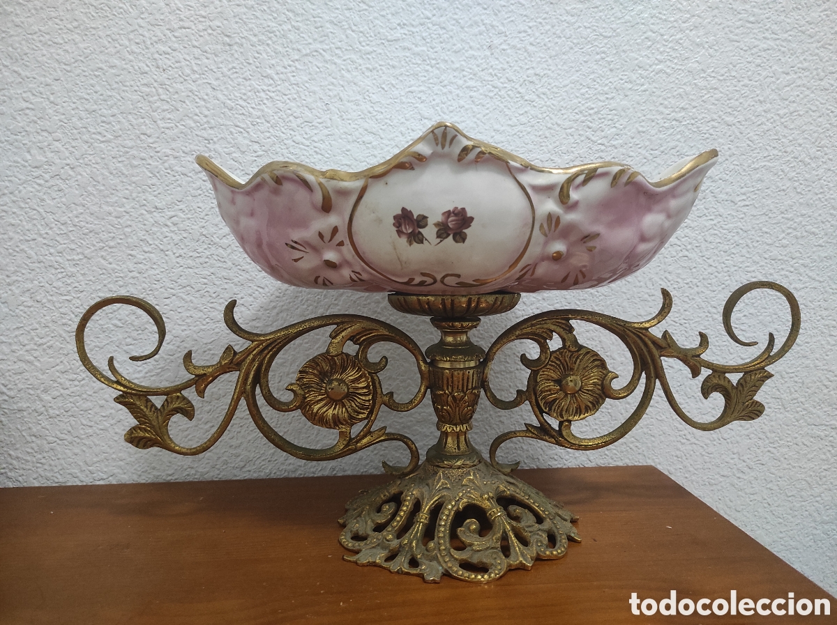 Antig&uuml;edades: Centro de mesa vintage de porcelana y bronce
