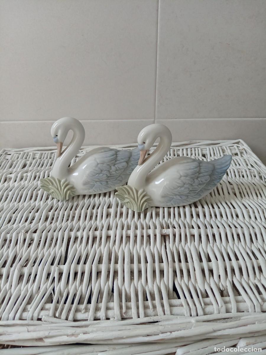 Antig&uuml;edades: Pareja de Cisnes de Porcelana de la firma Porceval (Valencia)