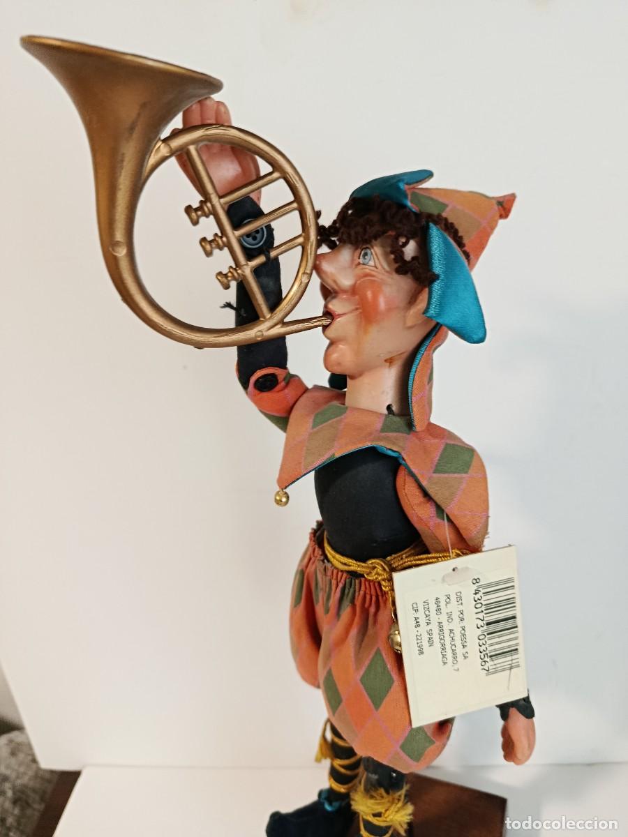 Antig&uuml;edades: MU&Ntilde;ECO FIGURA BUFON EN PEANA DE MADERA. - Foto 2