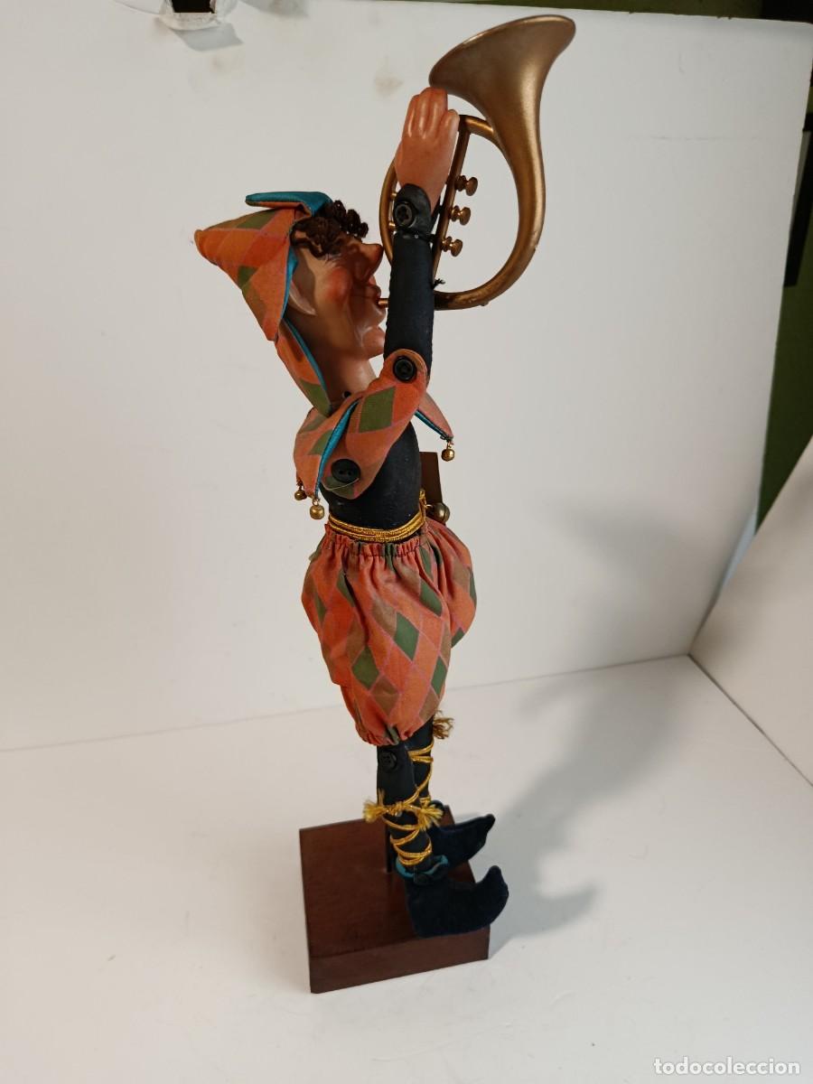 Antig&uuml;edades: MU&Ntilde;ECO FIGURA BUFON EN PEANA DE MADERA. - Foto 4