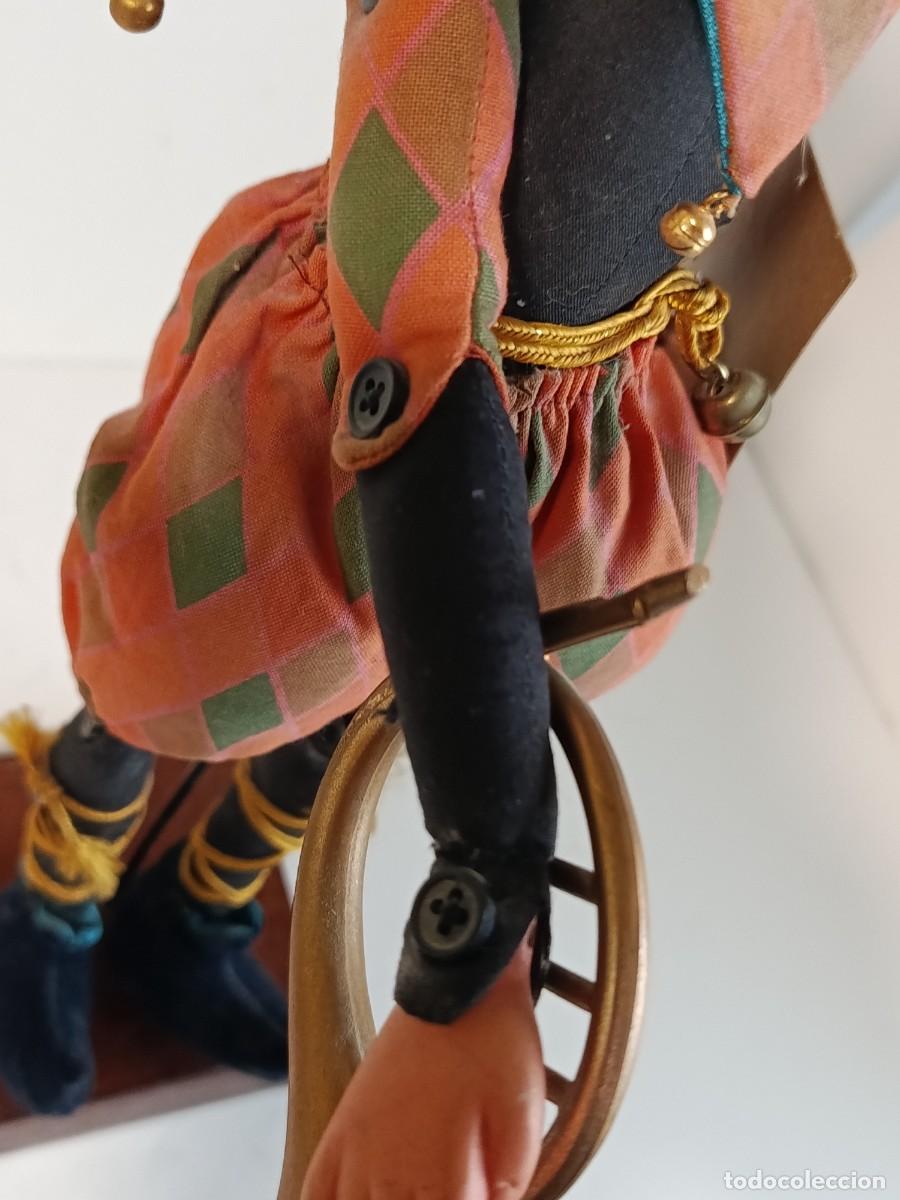 Antig&uuml;edades: MU&Ntilde;ECO FIGURA BUFON EN PEANA DE MADERA. - Foto 8