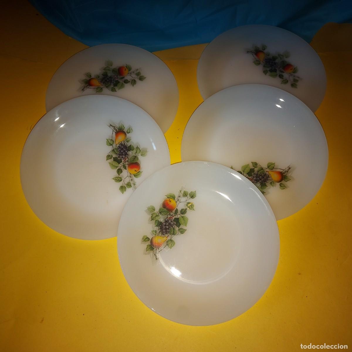 Antig&uuml;edades: PLATOS VINTAGE DE ARCOPAL CON DISE&Ntilde;O DE FRUTAS