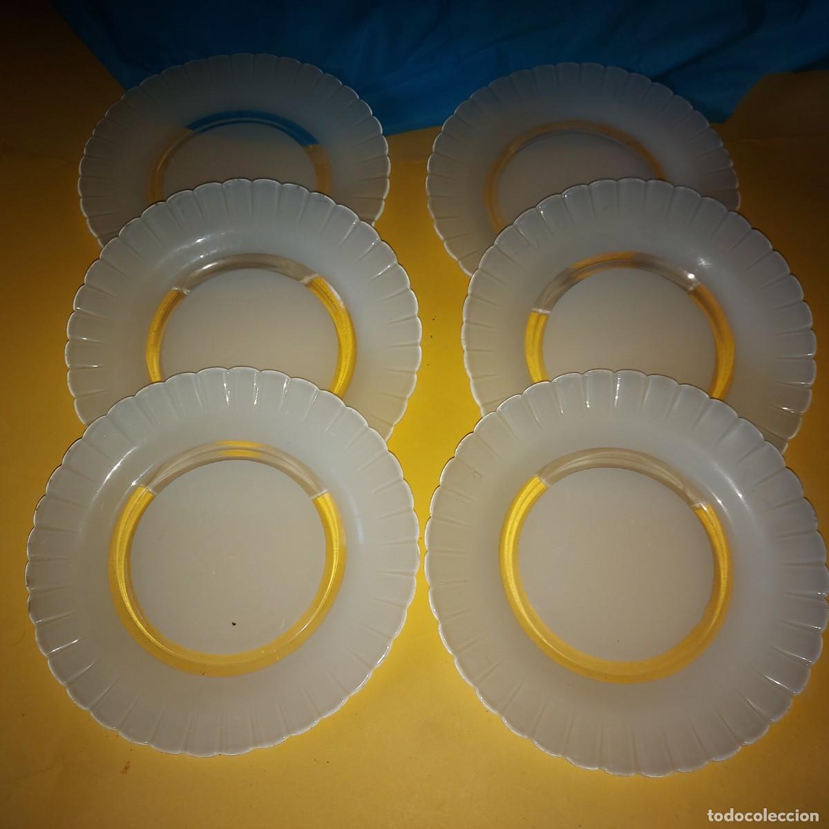 Antig&uuml;edades: PLATOS DE VIDRIO OPALINO BLANCO CON BORDE FESTONEADO