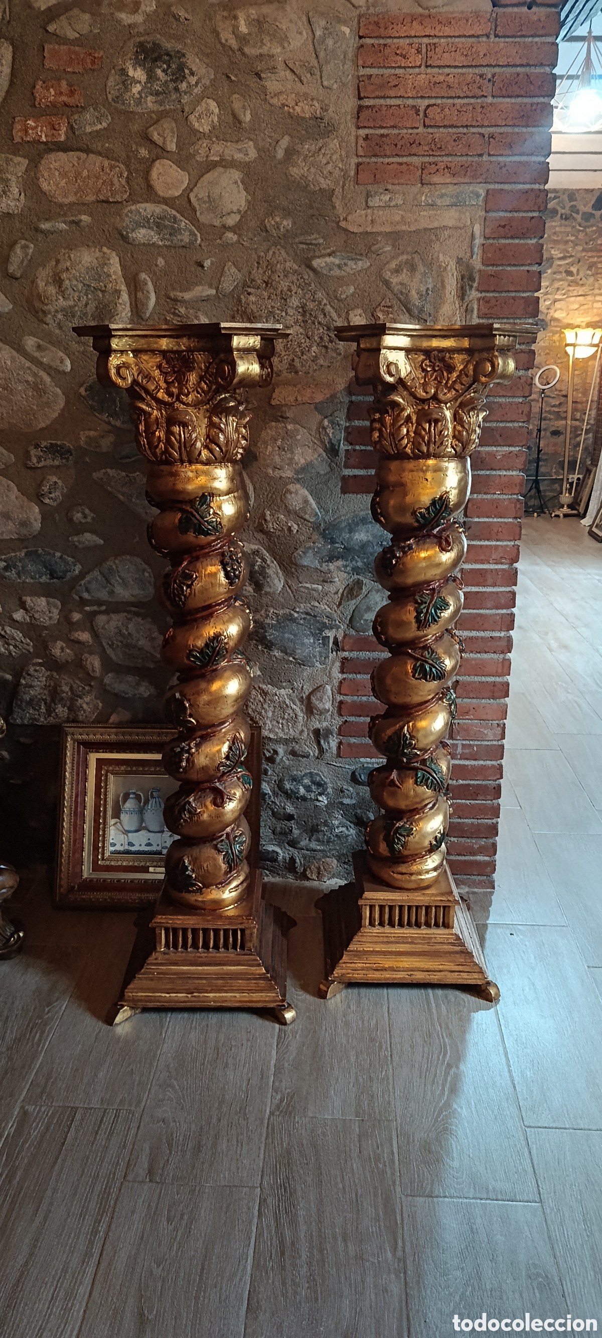Antig&uuml;edades: columnas pedestales de estilo barroco salom&oacute;nico