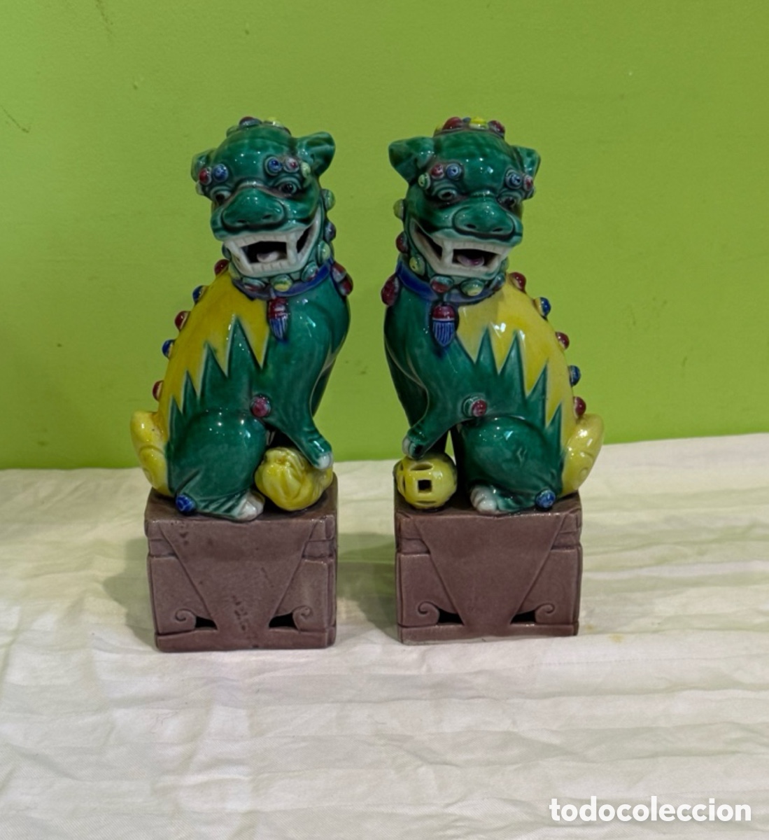 Antiquit&eacute;s: Pareja de leones guardianes chinos Foo en cer&aacute;mica vidriada &ndash; primera mitad siglo XX