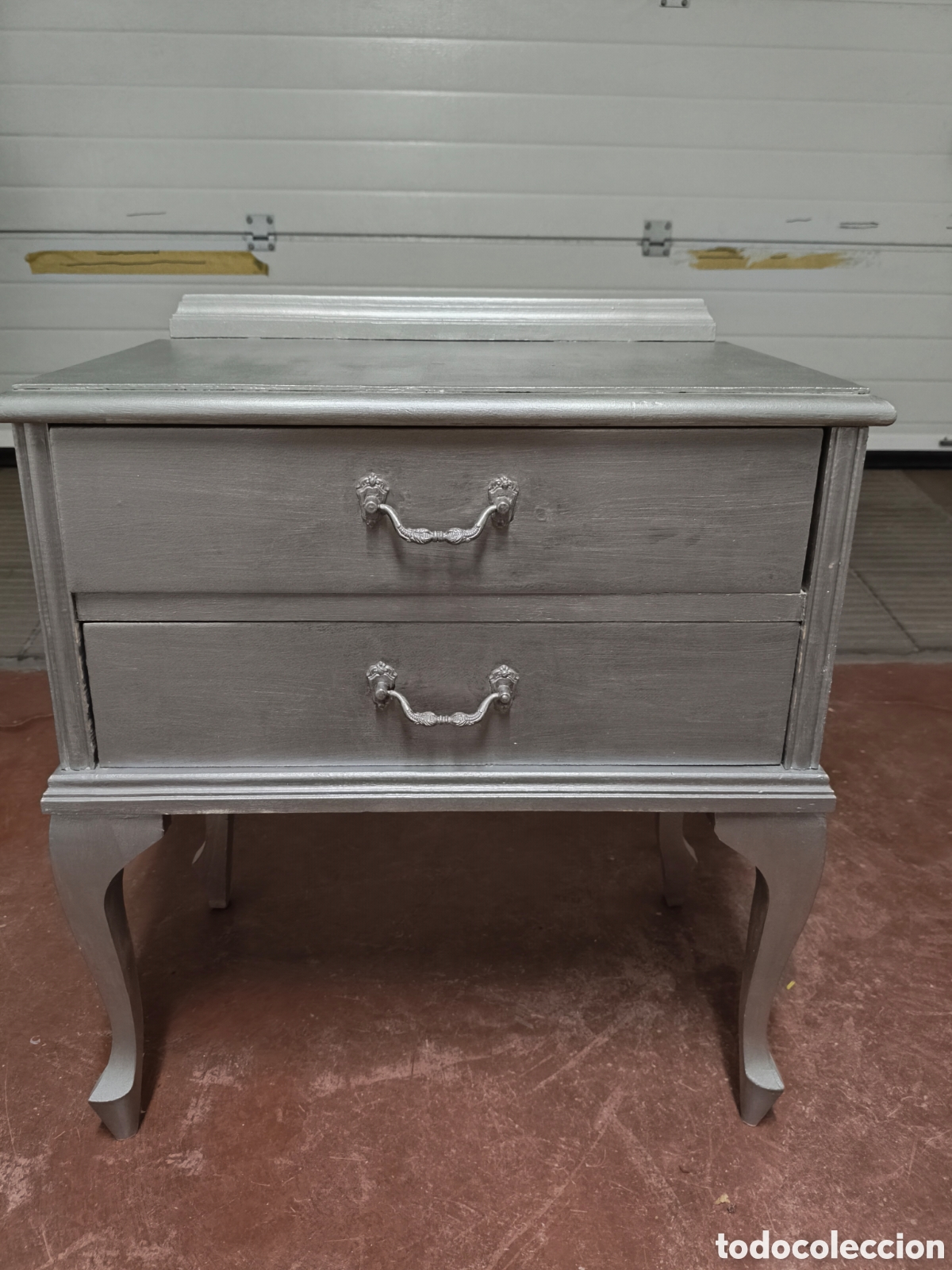 Antig&uuml;edades: Mesita de noche Luis XV gris