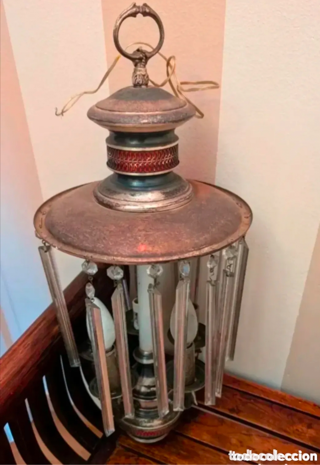 Antig&uuml;edades: Preciosa l&aacute;mpara de techo. Con curiosos detalles de caballos
