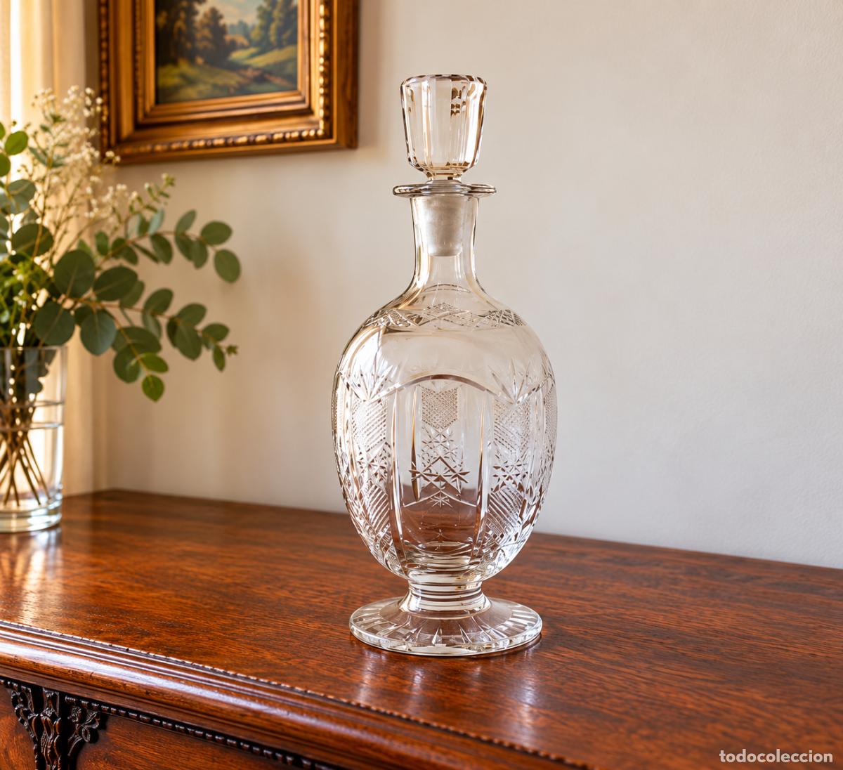 Antiques: Botella antigua de cristal, tallado con tap&oacute;n