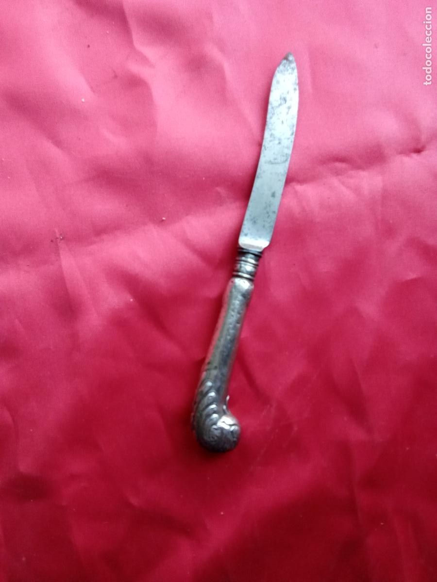 Antig&uuml;edades: Antiguo y precioso cuchillo S.XIX cincelado en plata o ba&ntilde;o de plata. Rinconera