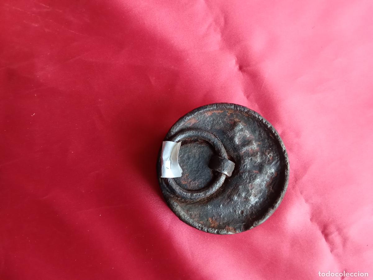 Antig&uuml;edades: Antigua pesa de medio kilo. P-151 Caja pesas