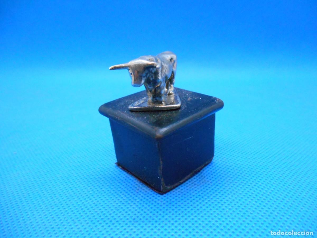 Antig&uuml;edades: ANTIGUA FIGURA DE TORO DE PLATA PUNZONADA