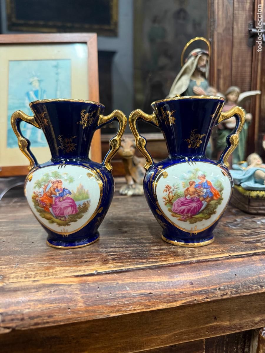 Antig&uuml;edades: PRECIOSA PAREJA DE JARRONES DE PORCELANA FRANCESA - MEDIDA 12 CM - RELIGIOSO