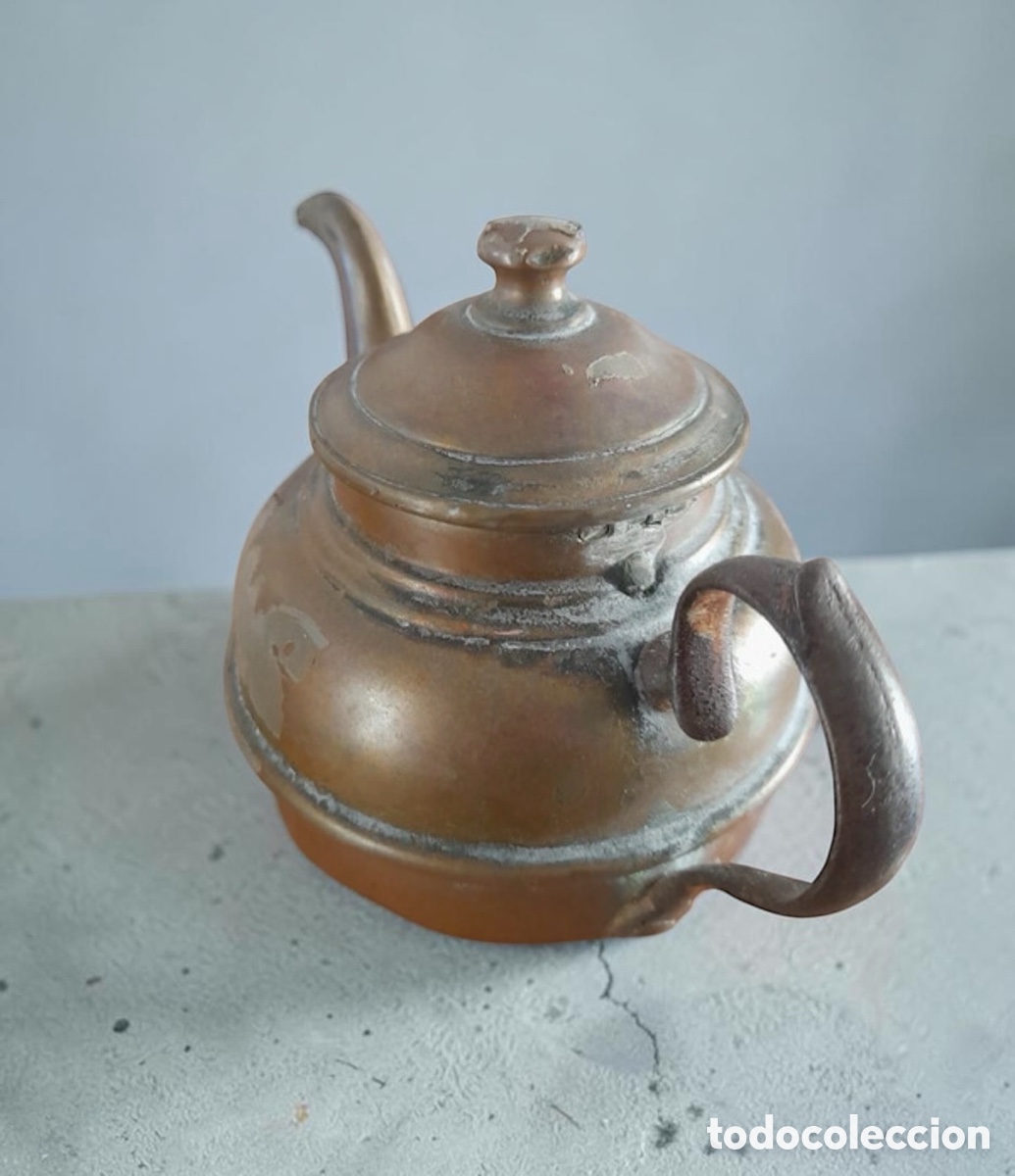 Antig&uuml;edades: Tetera de cobre y lat&oacute;n con soporte - Foto 3