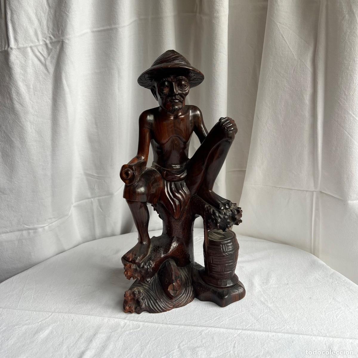 Antig&uuml;edades: Antigua escultura exenta de anciano pescador chino - Talla artesanal en madera maciza - s. XX