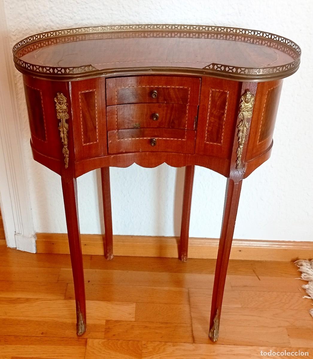 Antig&uuml;edades: Mesita Consola estilo Luis XVI Vintage de Caoba | Demi-Lune con 3 Cajones y Galer&iacute;a de Lat&oacute;n