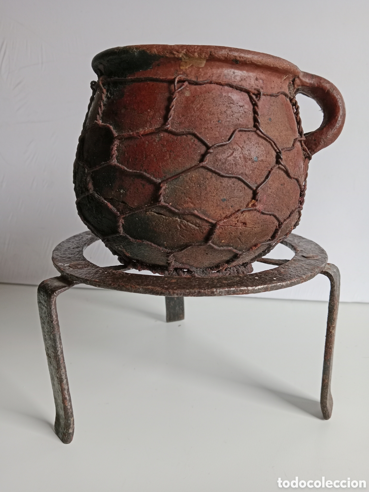 Antig&uuml;edades: TR&Eacute;BEDE Y OLLA DE BARRO