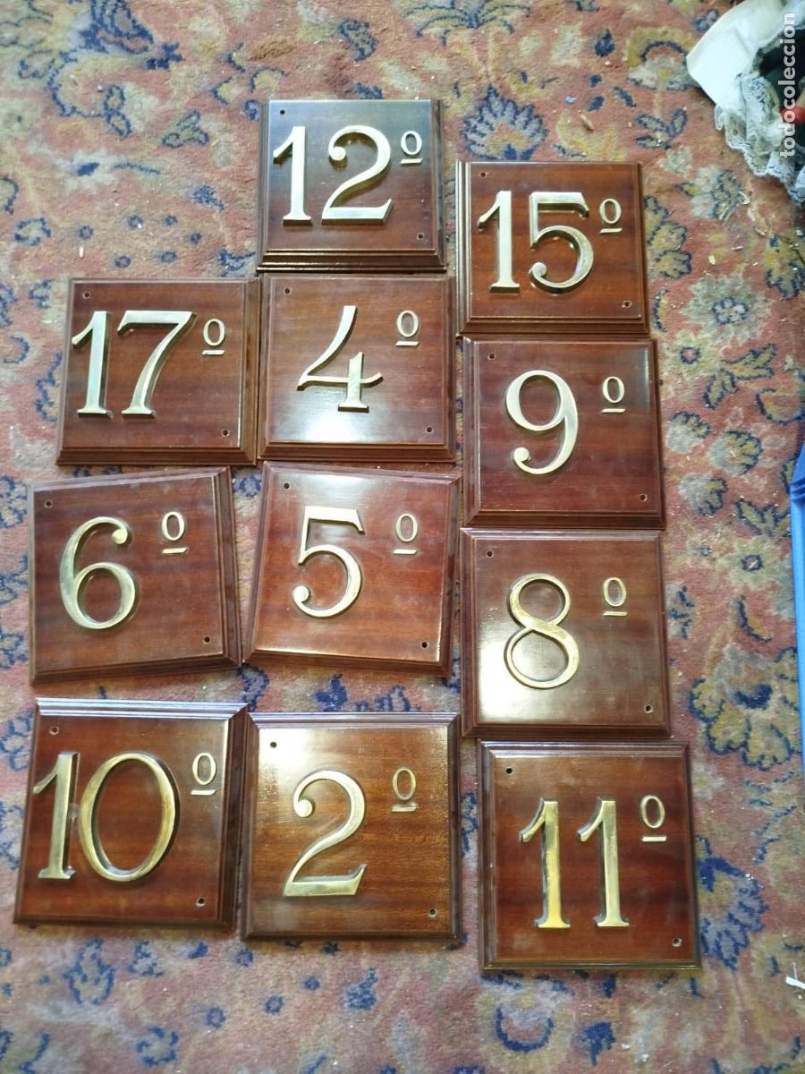 Antig&uuml;edades: Antiguas y bonitas letras puerta de entrada. Madera y lat&oacute;n. Cisne