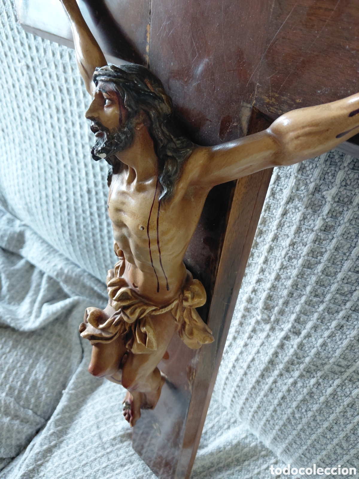 Antig&uuml;edades: Cristo crucificado en estuco policromado - Foto 2