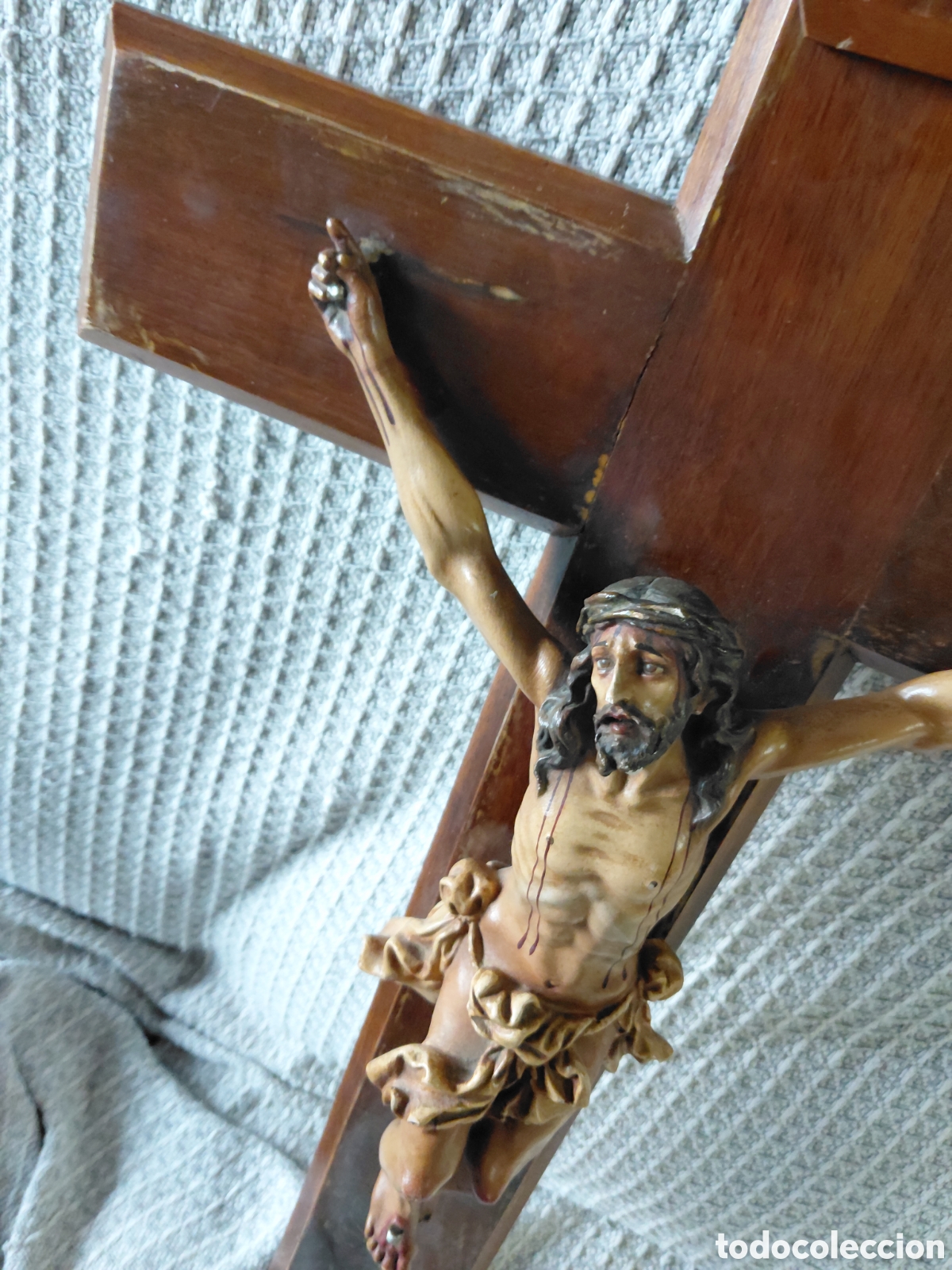 Antig&uuml;edades: Cristo crucificado en estuco policromado - Foto 1