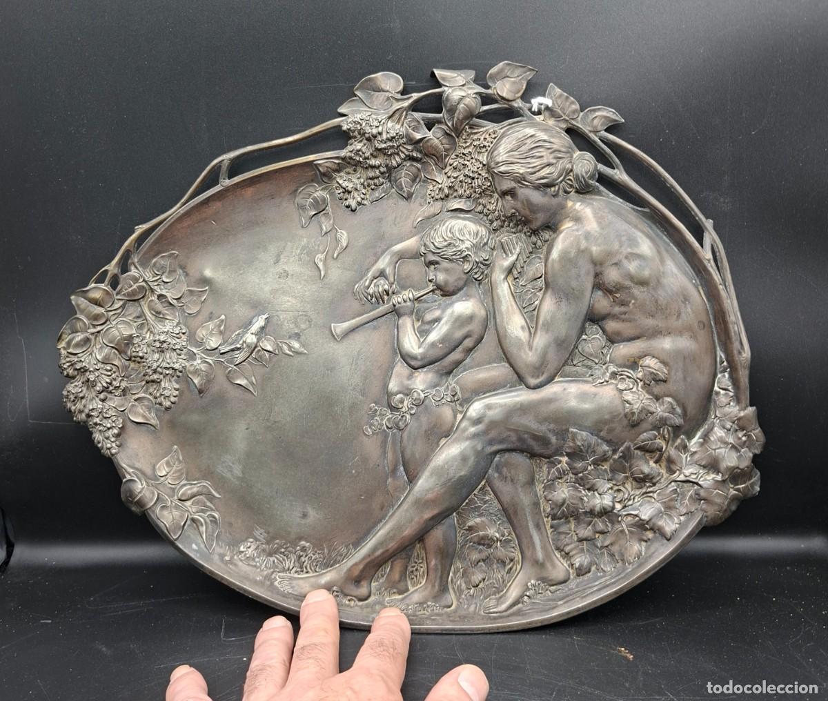 Antig&uuml;edades: PLACA PARA COLGAR O BANDEJA DECORATIVA ART NOUVEAU EN METAL PLATEADO