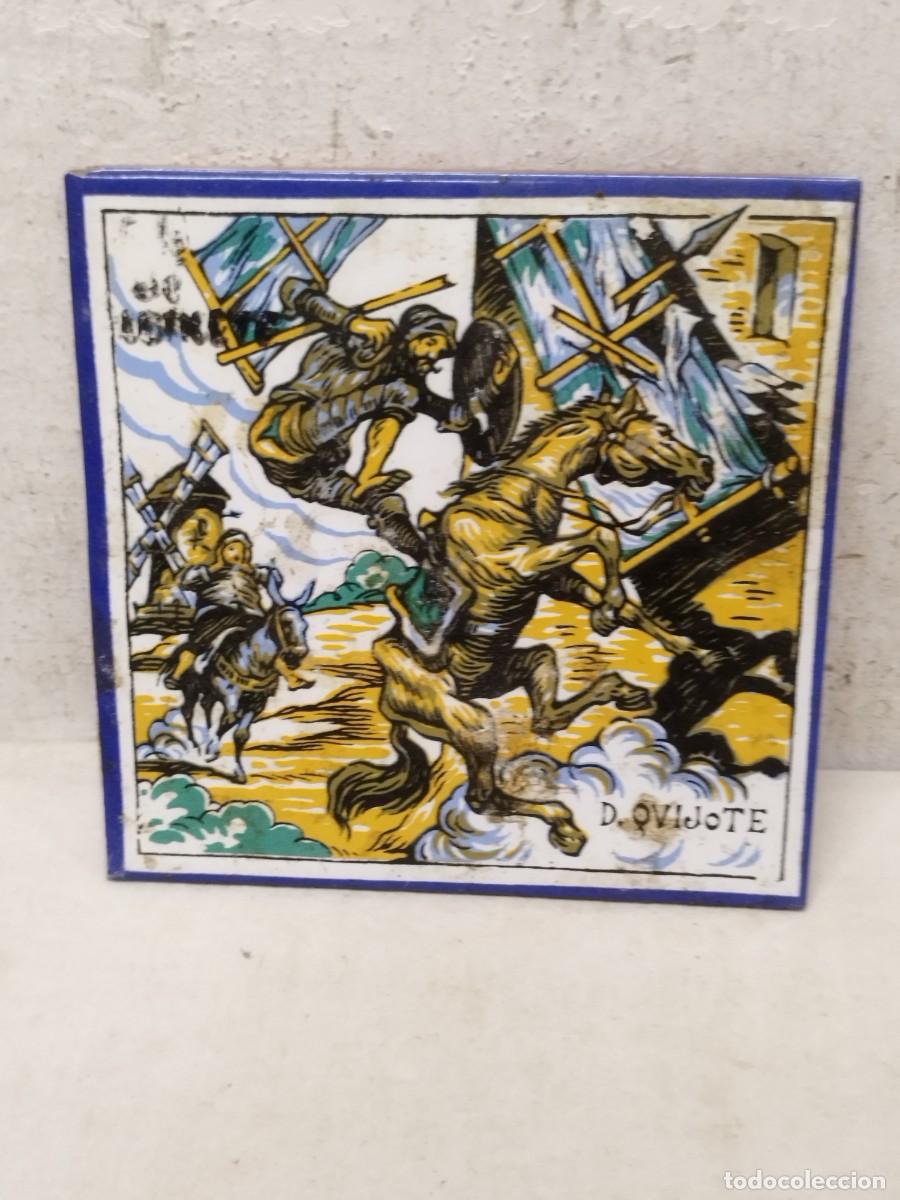 Antig&uuml;edades: Antiguo azulejo o rayola decorativa. De Don Quijote de la Mancha.