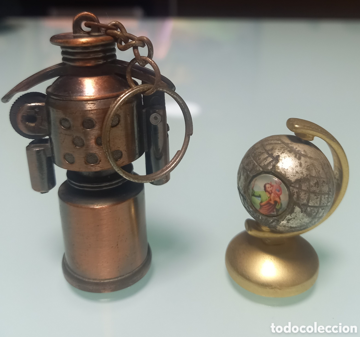 Antig&uuml;edades: Mechero Miniatura Quinqu&eacute; de Metal y Globo Terr&aacute;queo