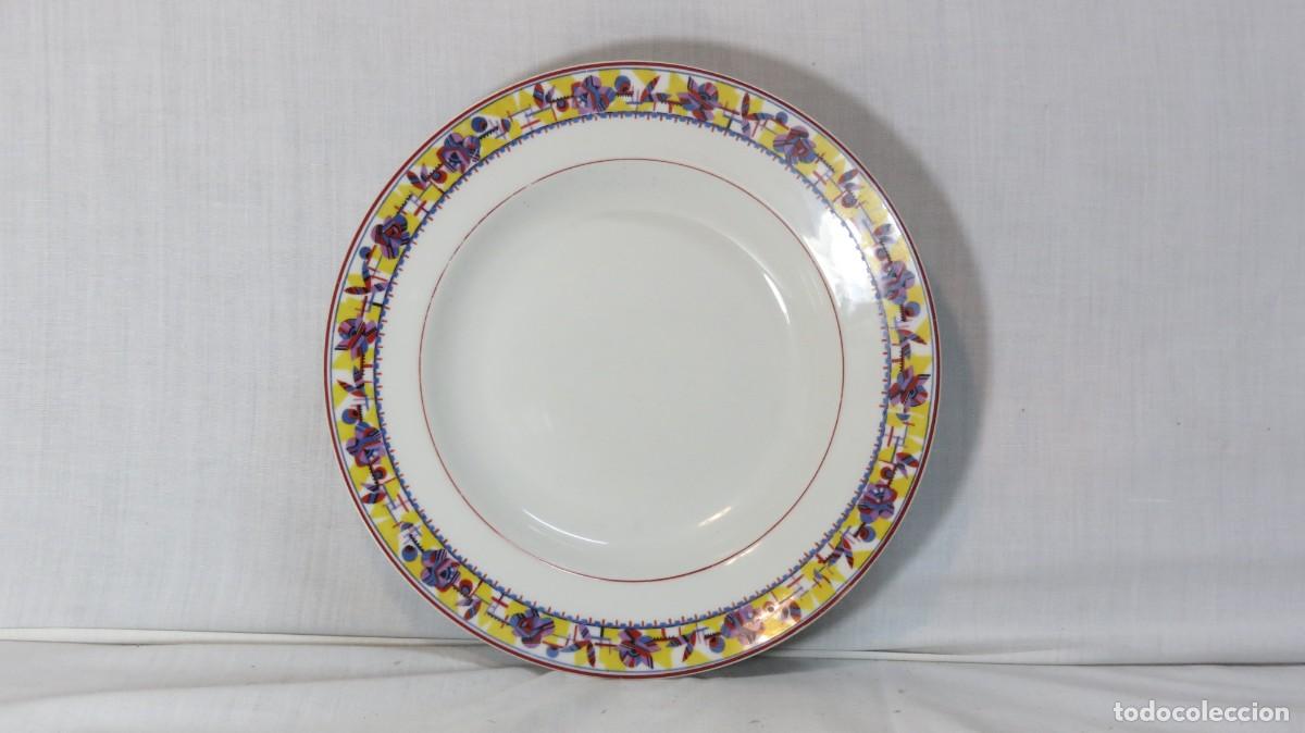 Antig&uuml;edades: Prato em porcelana da Electro Cer&acirc;mica; Marcado - Anos 40; Di&acirc;metro &ndash; 23.7cm; Condi&ccedil;&atilde;o &ndash; perfeito
