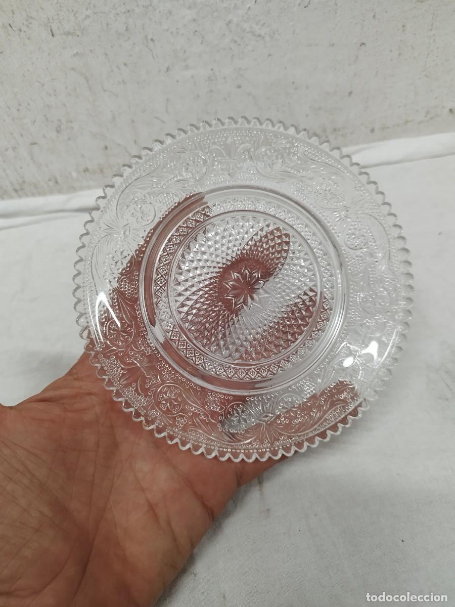 Antig&uuml;edades: Antiguo plato o base de vidrio o cristal.