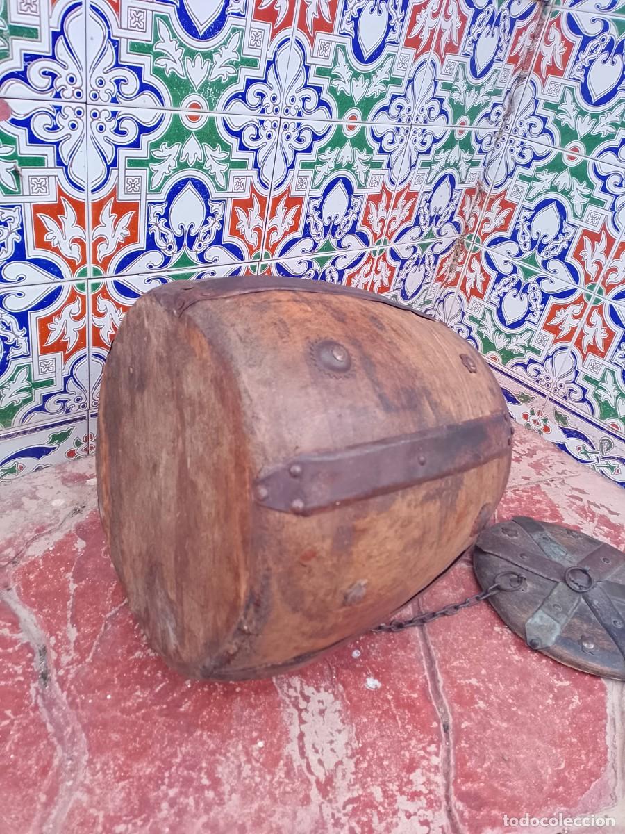 Antig&uuml;edades: Antigua caja/ cofre madera con hierro - Foto 2
