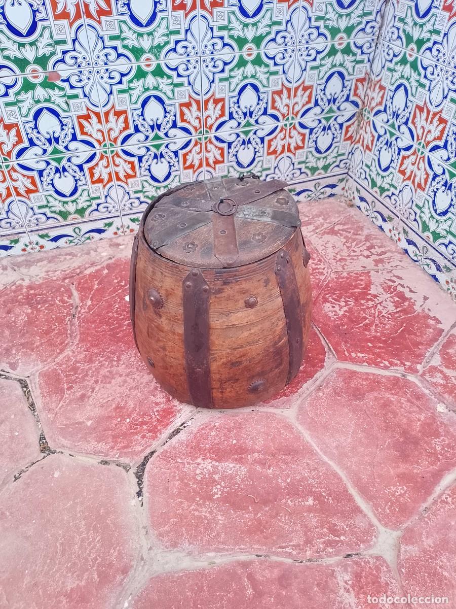 Antig&uuml;edades: Antigua caja/ cofre madera con hierro - Foto 5