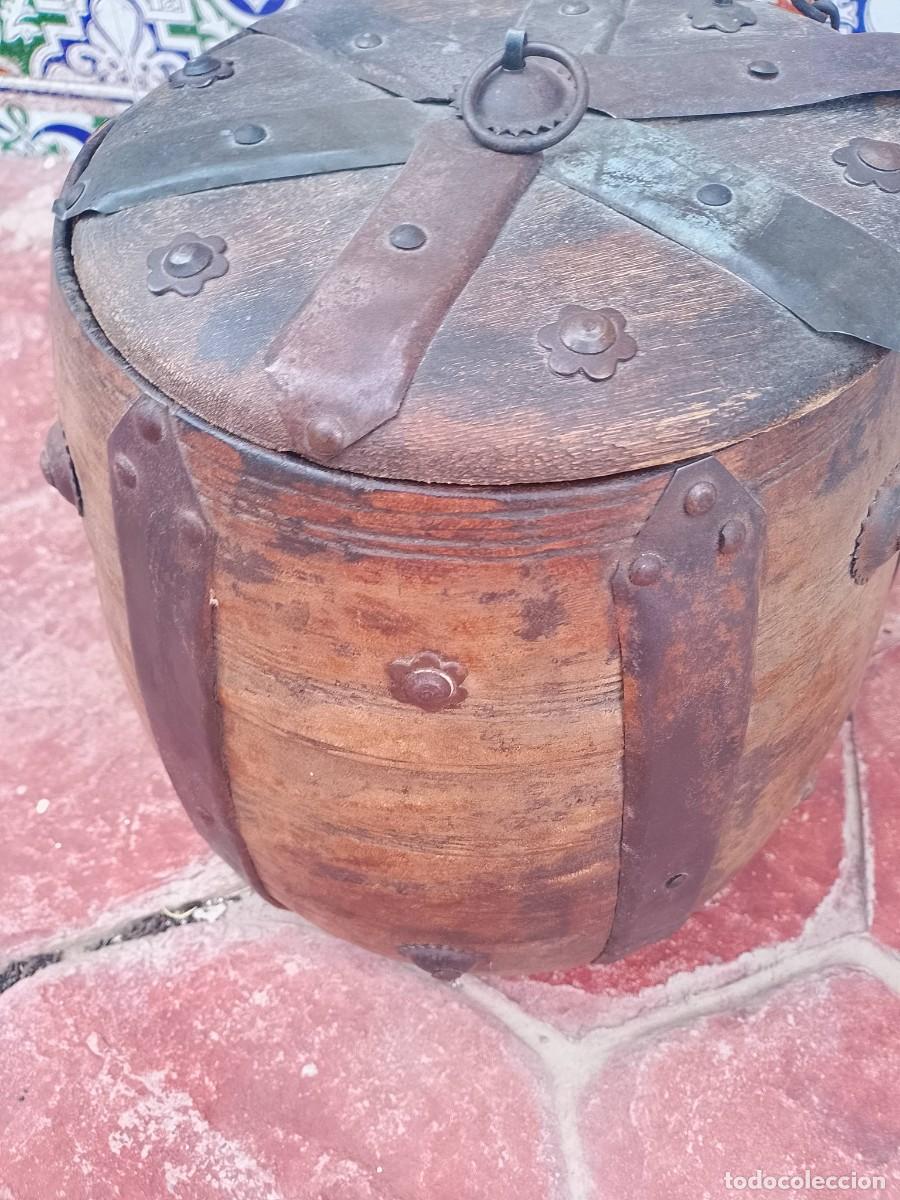 Antig&uuml;edades: Antigua caja/ cofre madera con hierro - Foto 6
