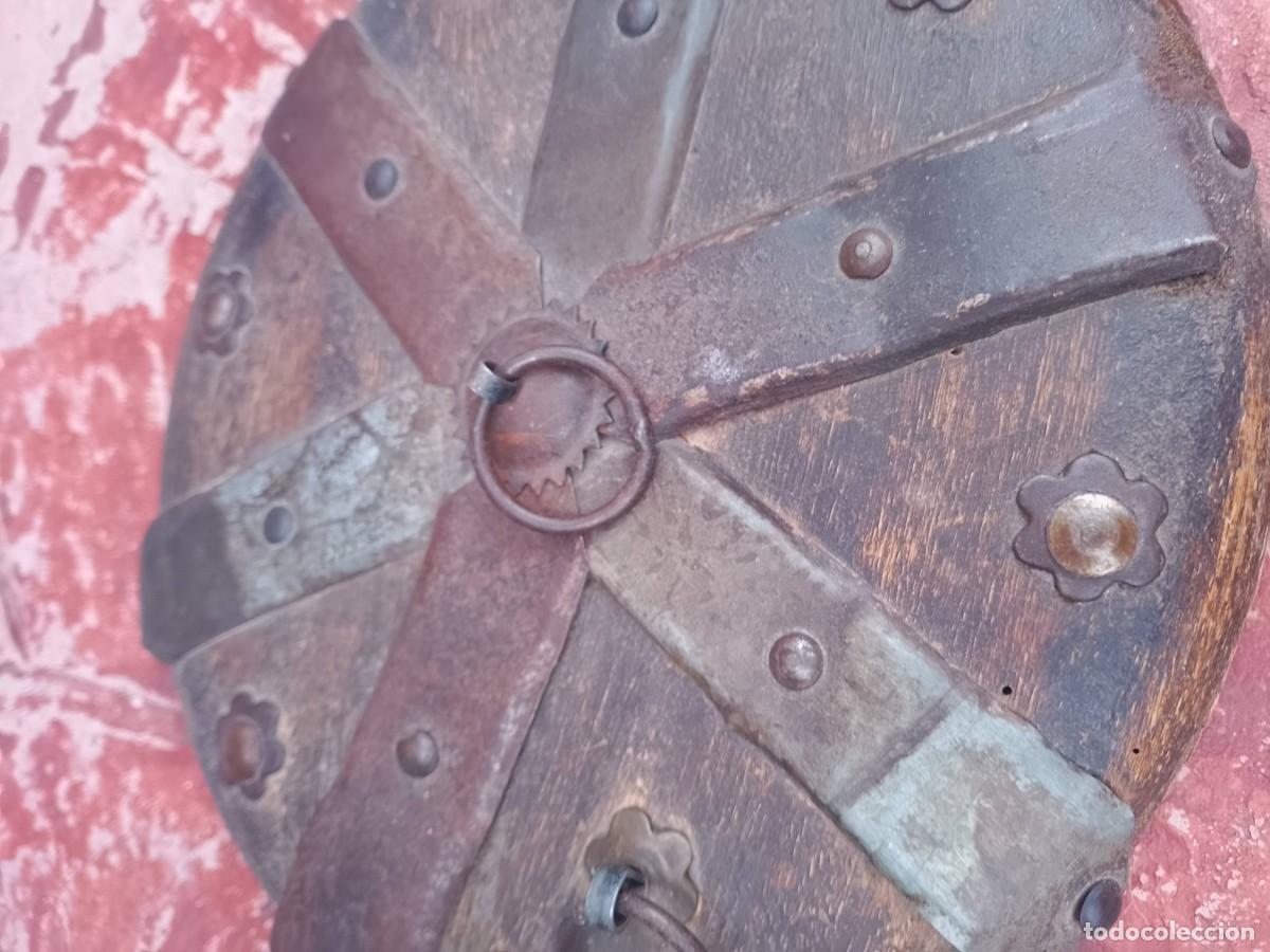 Antig&uuml;edades: Antigua caja/ cofre madera con hierro - Foto 9