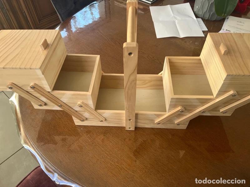 Antiques: bonito costurero de madera