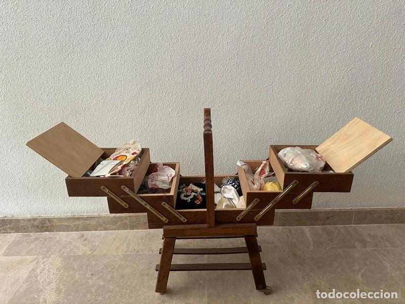 Antig&uuml;edades: bonito costurero de madera - Foto 3