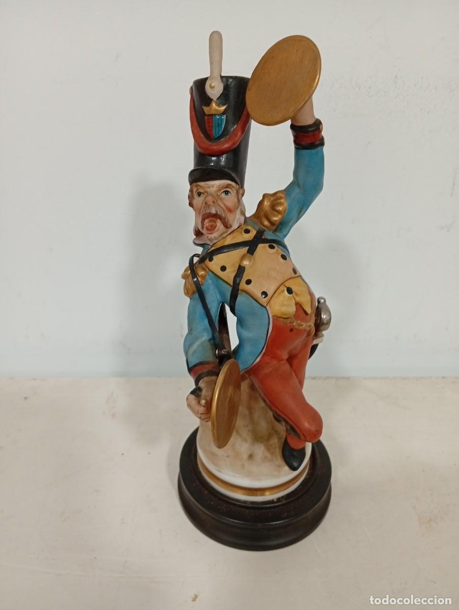 Antig&uuml;edades: Musico militar porcelana L&oacute;pez Moreno.