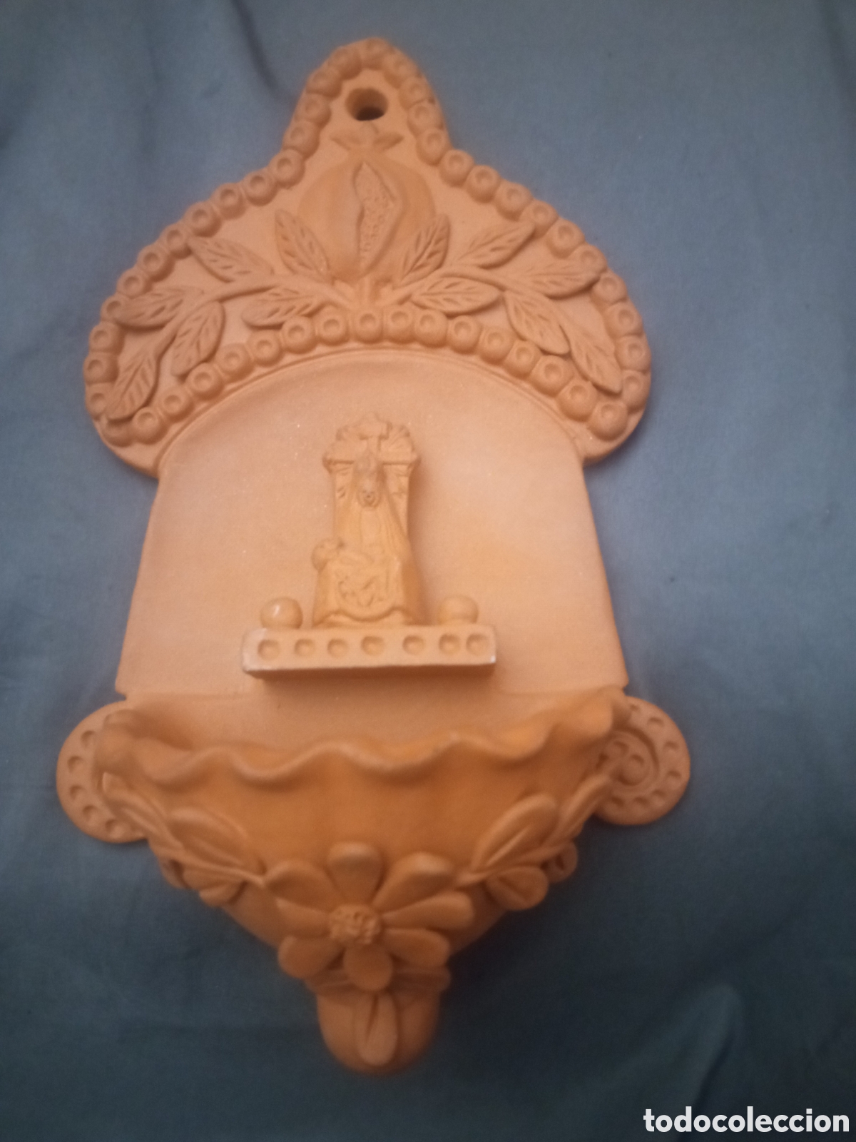 Antig&uuml;edades: Bonita benditera de terracota, Ubeda Hermanos de 24 cm de altura