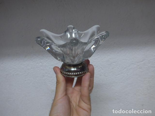 Antig&uuml;edades: Antiguo centro de mesa de plata contrastada y cristal o vidrio.
