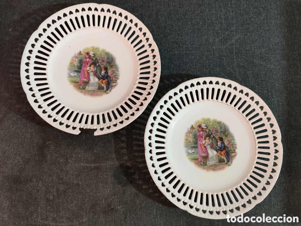 Antig&uuml;edades: Porcelana calada. Dos antiguos platitos escenas rom&aacute;nticas principios SXX