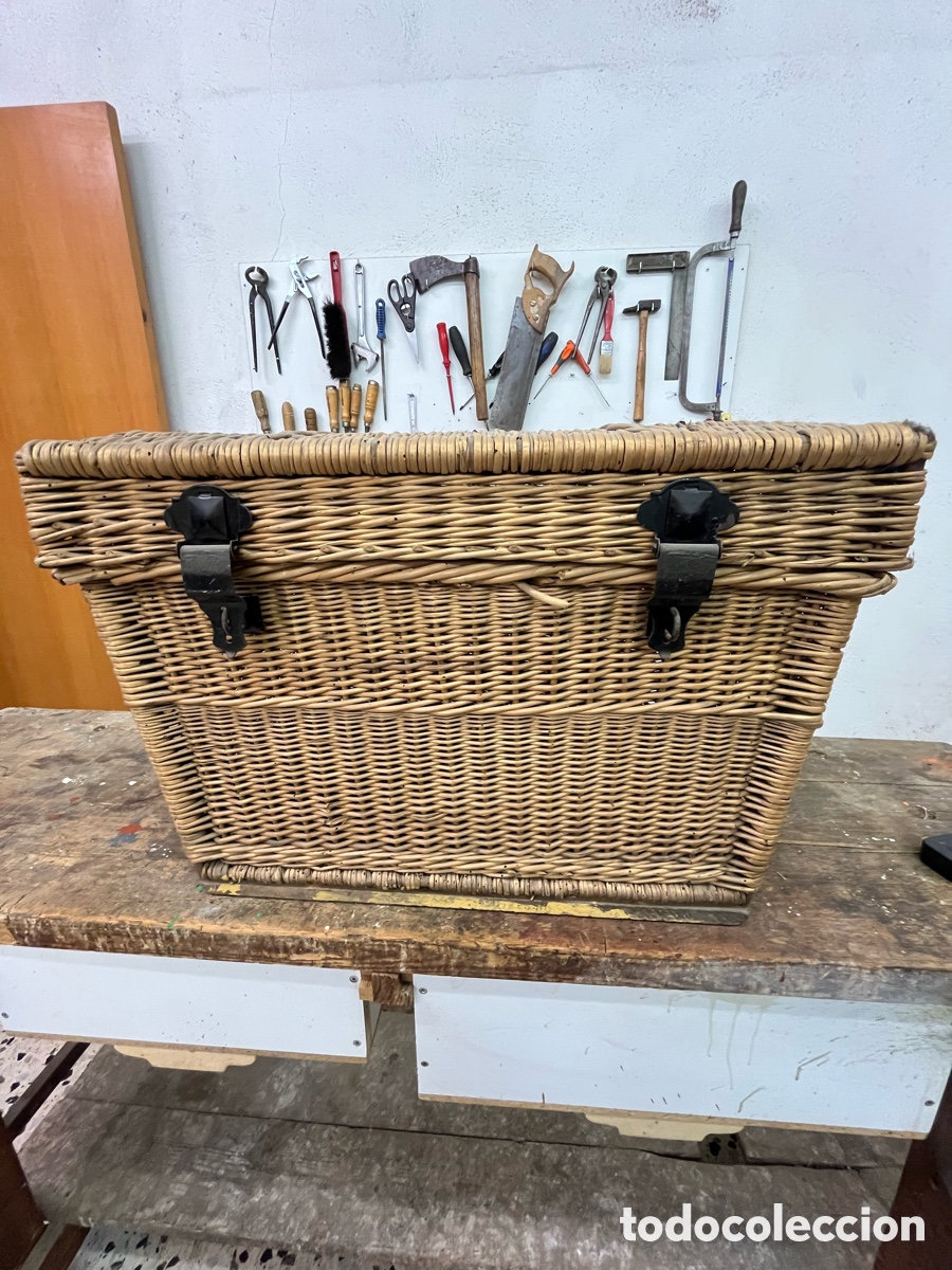 Antig&uuml;edades: Cesta ba&uacute;l mimbre antiguo grande