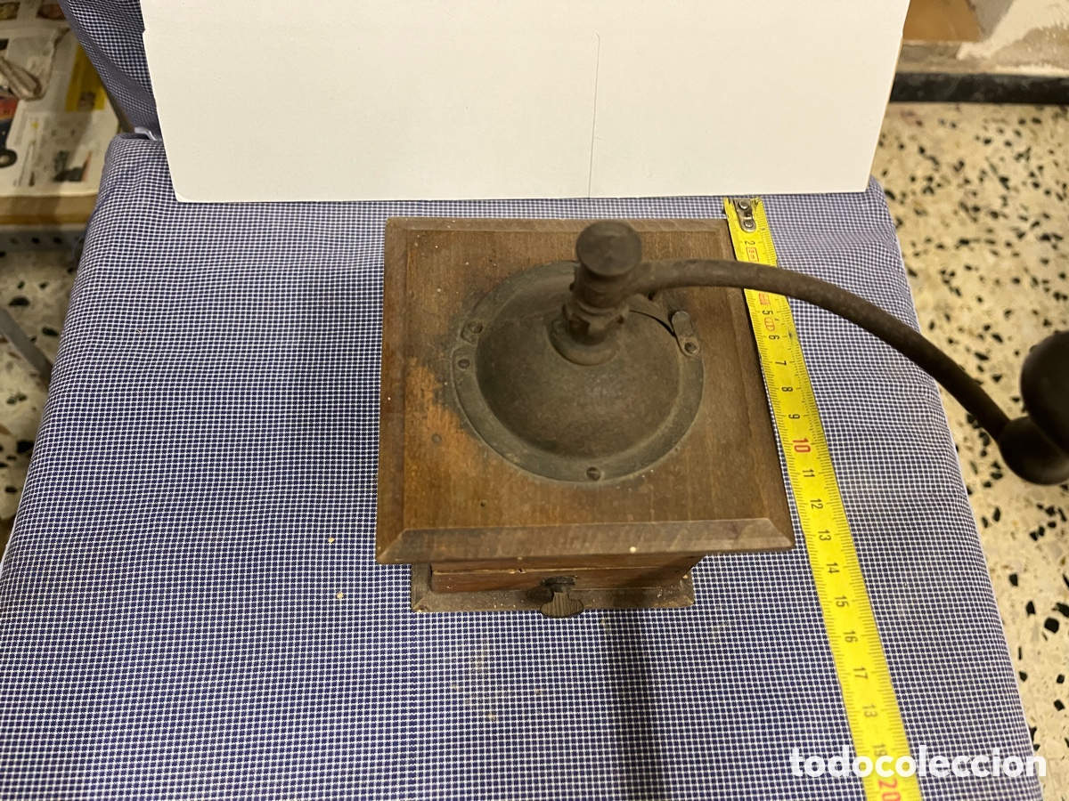 Antig&uuml;edades: Molinillo de caf&eacute; antiguo de madera y metal - Foto 2