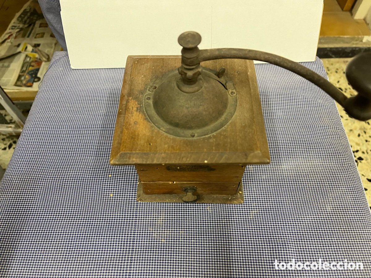 Antig&uuml;edades: Molinillo de caf&eacute; antiguo de madera y metal - Foto 4